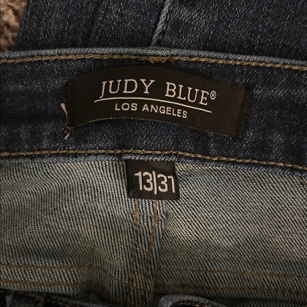 Judy Blue Cropped Jeans- Size 13/ 31 Waist - Picture 2 of 6